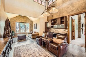 TV connectée, cheminée, jeux vidéo, lecteur de DVD