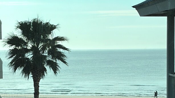 A balcony with a view of the beach and ocean. - SEPTEMBER BEACH TIME... NO CROWDS..LOW PRICES! (Gulf Shores)