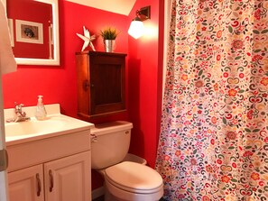 Handtücher, Seife, Shampoo, Toilettenpapier