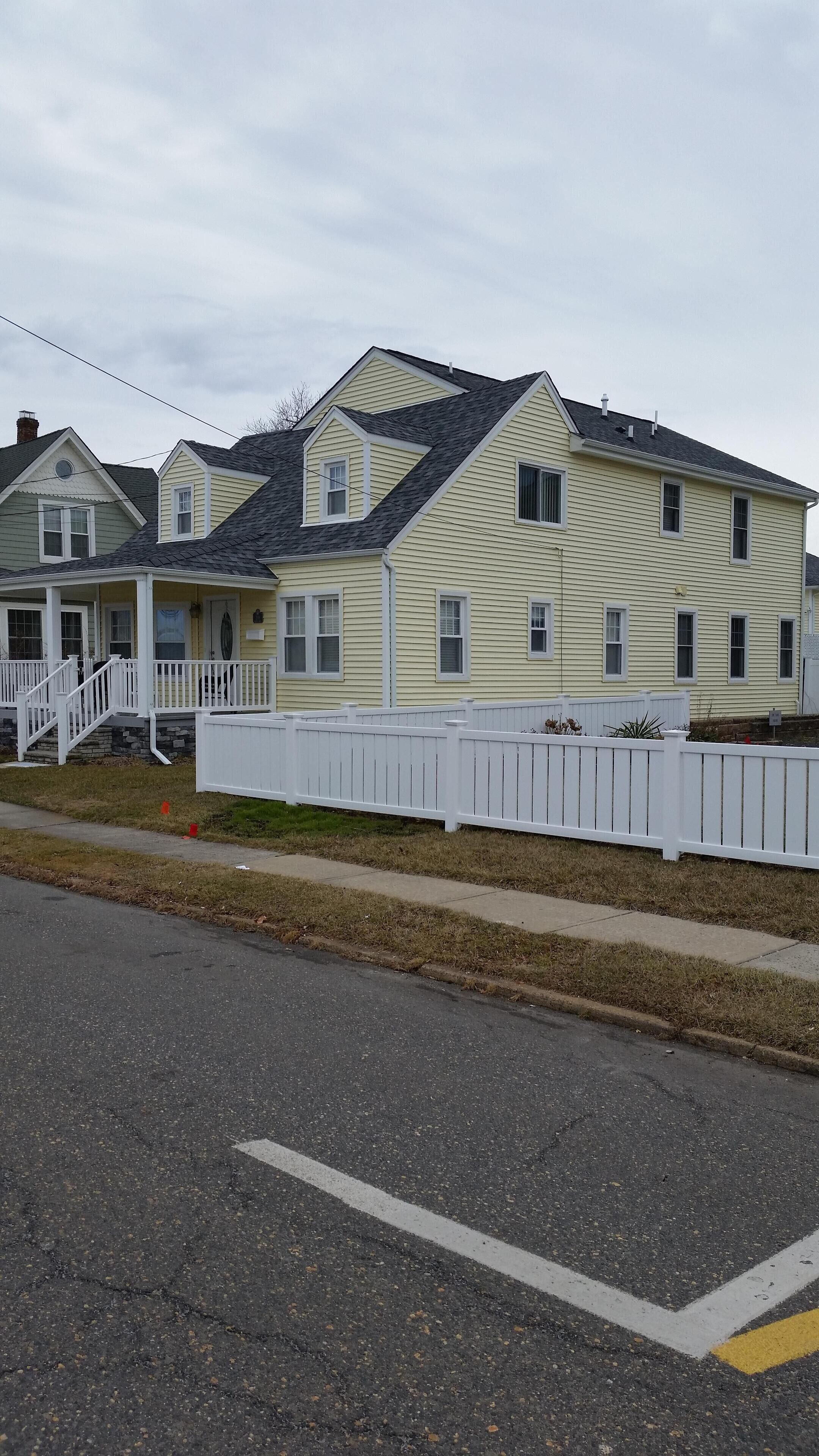Beautiful large home close to Beach