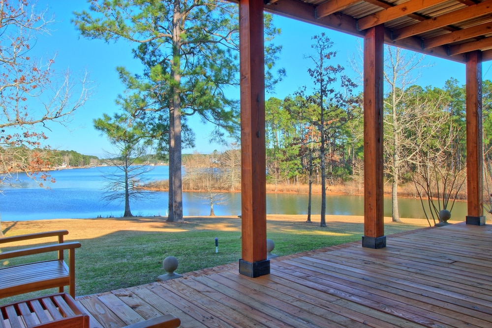 Indian Creek Villa-South Toledo Bend Lakefront-Pet Friendly-Sleeps 10