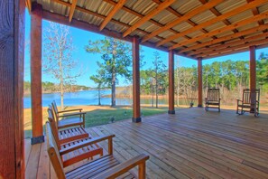 Terrace/patio - Indian Creek Villa-South Toledo Bend, TX Lakefront (Burkeville)