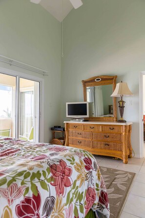 2 habitaciones, tabla de planchar con plancha, cuna de viaje y wifi
