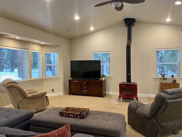 TV, fireplace, DVD player, table tennis