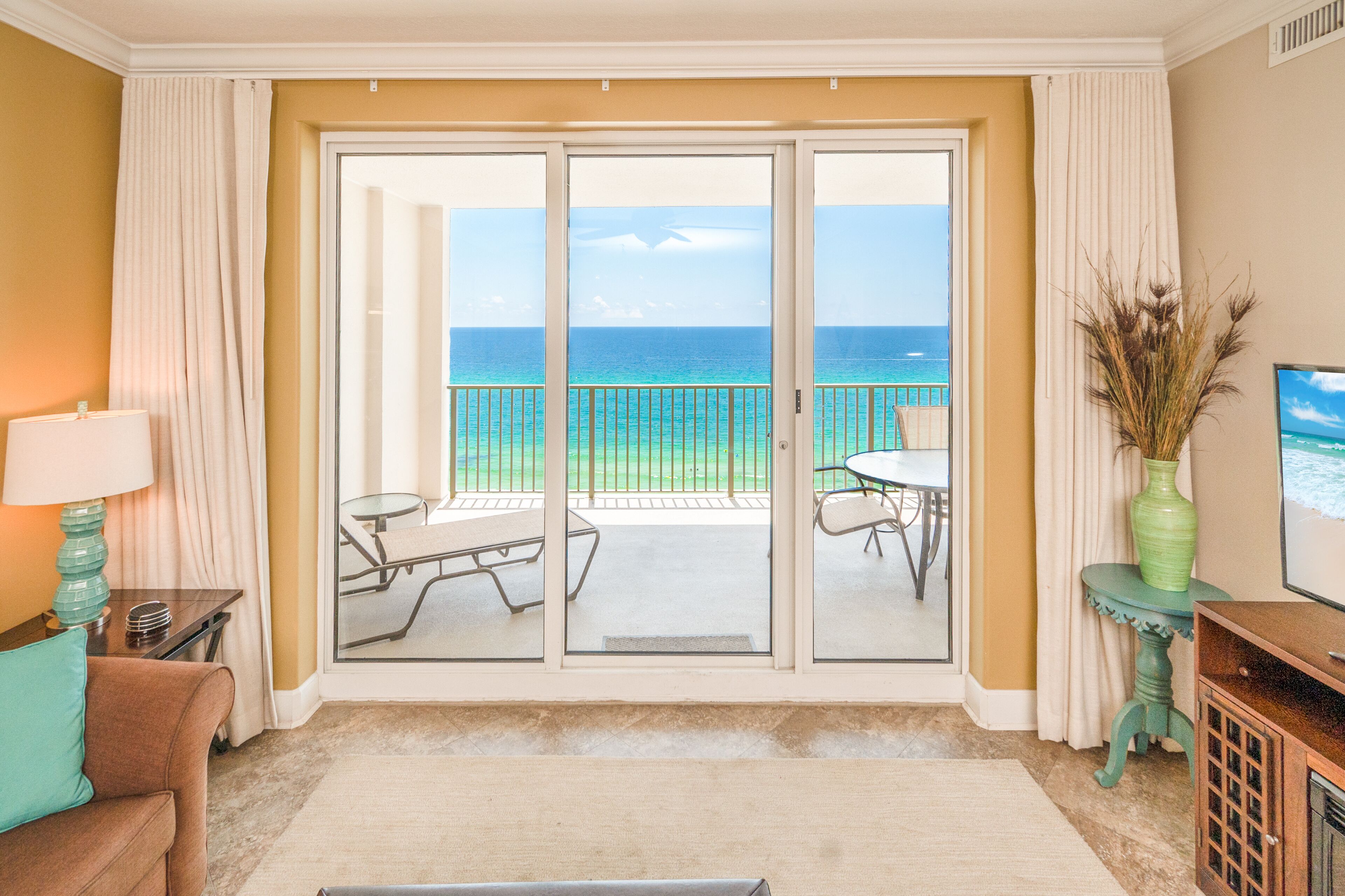 Enjoy Amenities, Beauty and Comfort in  Spacious 2 br 2ba  "Sea Forever" 