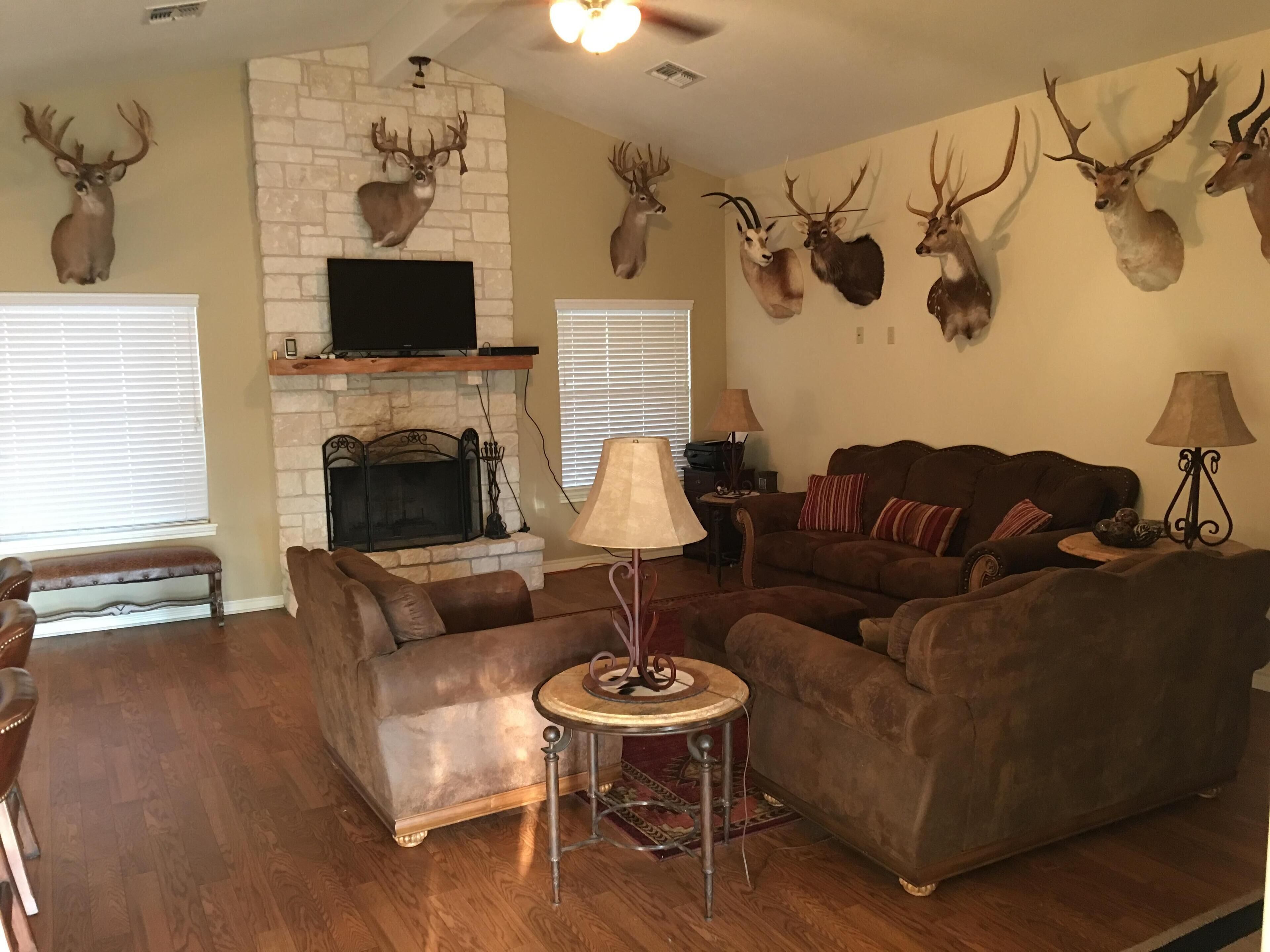 Central Tx House and/or Cabin on 3 acres w/ potential access to 800 acre ranch