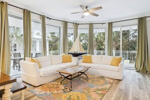 TV connectée, lecteur de DVD, livres