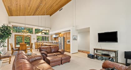 Elk Tracks Lodge
