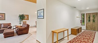     Elk Tracks Lodge
