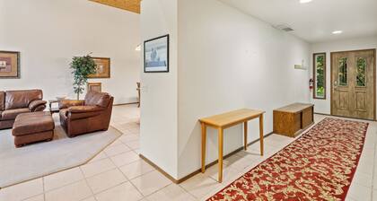 Elk Tracks Lodge