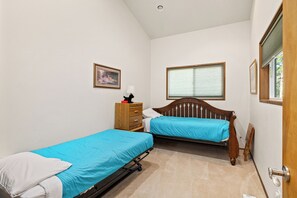 4 bedrooms, bed sheets