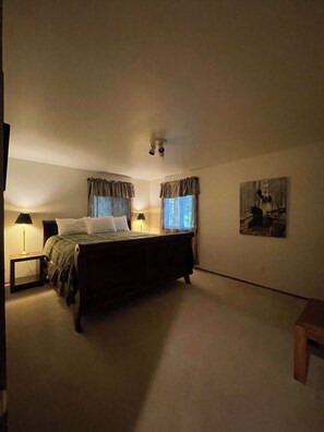 4 bedrooms, bed sheets -     Elk Tracks Lodge (Easton)