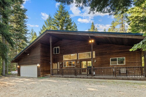     Elk Tracks Lodge