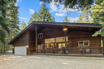     Elk Tracks Lodge