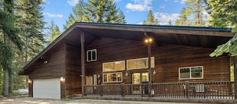 Elk Tracks Lodge
