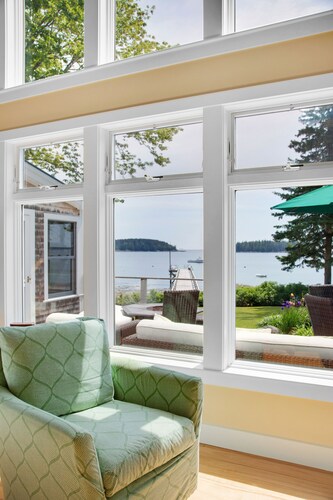 Sailor's Valentine: Bayfront Home on Private Beach and Hot Tub!