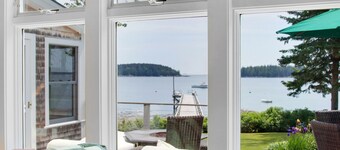 Sailor's Valentine: Bayfront Home on Private Beach and Hot Tub!