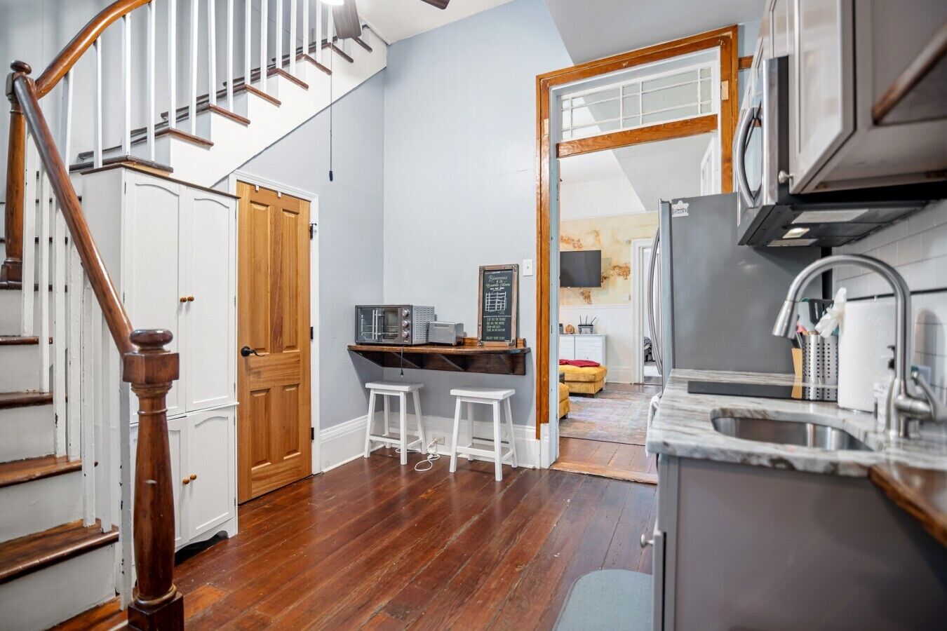 Coffee/tea maker, fridge, microwave, oven