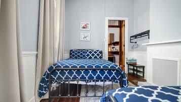 3 bedrooms, desk, iron/ironing board, travel cot