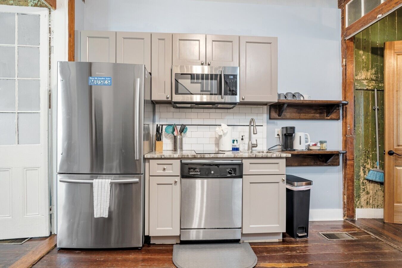 Coffee/tea maker, fridge, microwave, oven