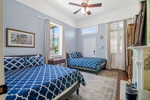 3 Schlafzimmer, Schreibtisch, Bügeleisen/Bügelbrett, Reisekinderbett