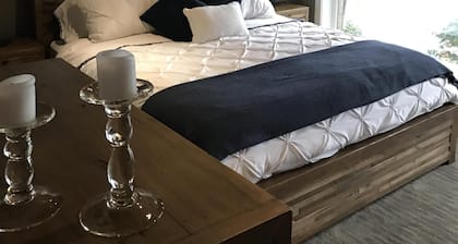 Waterfront refuge privé