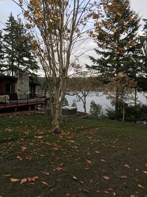 Property grounds - Waterfront  private hideaway  (Nanaimo)