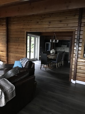 Interior - Waterfront  private hideaway  (Nanaimo)