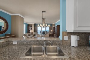 Fridge, microwave, oven, stovetop - PENTHOUSE - TOP FLOOR - BEACHFRONT & CHAIRS - POOL - BALCONY - GYM-NEW ELEVATORS (Navarre Beach)
