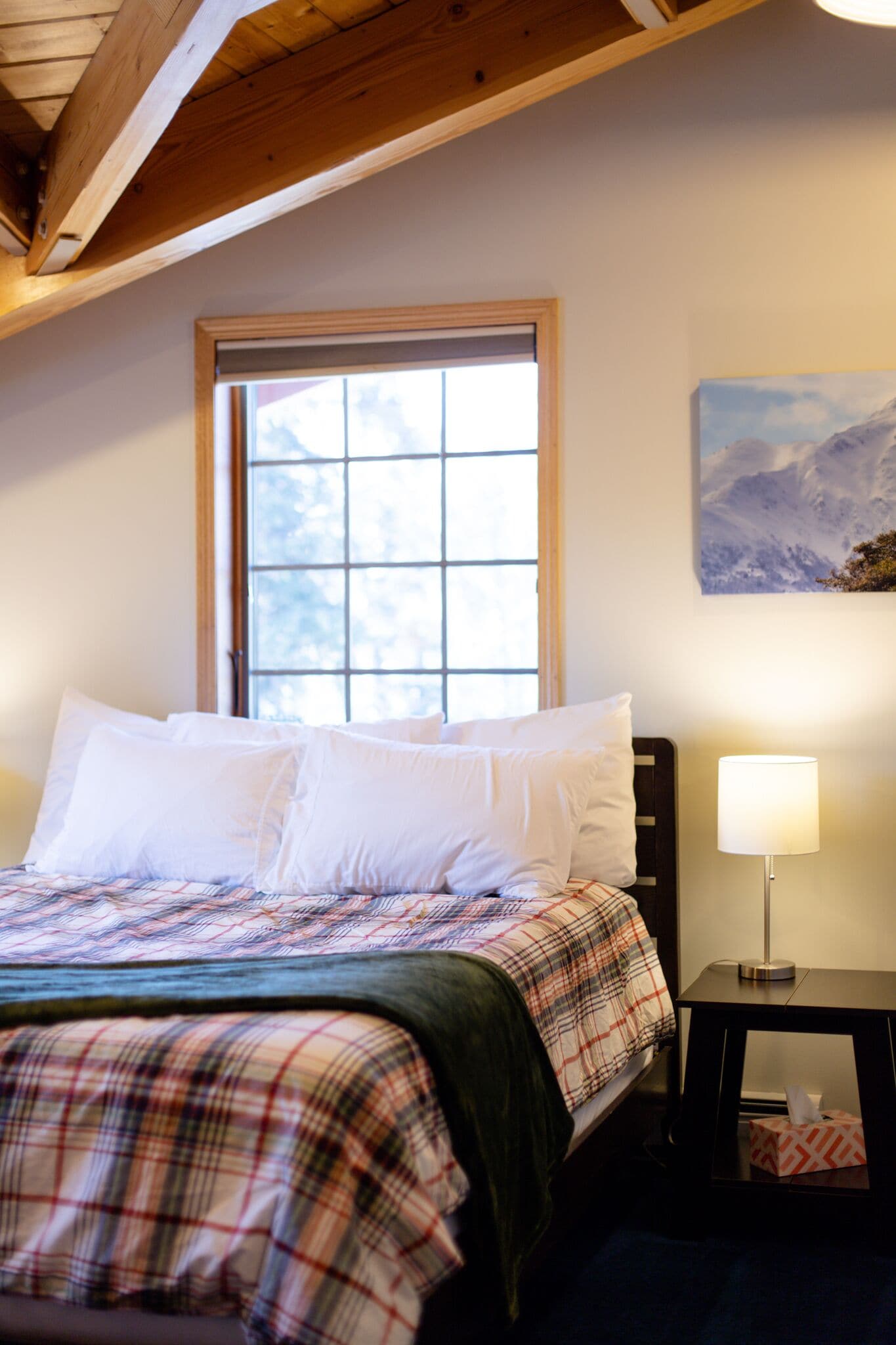 2 bedrooms, travel cot, free WiFi, bed sheets