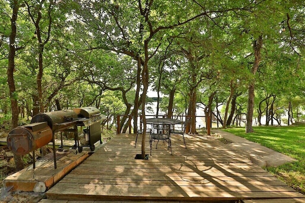 Lake front/backyard