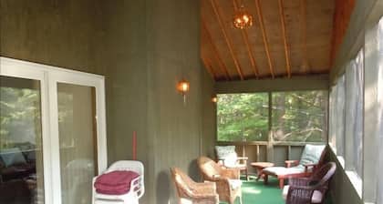 Ylellinen, tilava, 4 BR Chalet - minuutteja Beach, allas, Hiihto-ski kausi tuloksetta