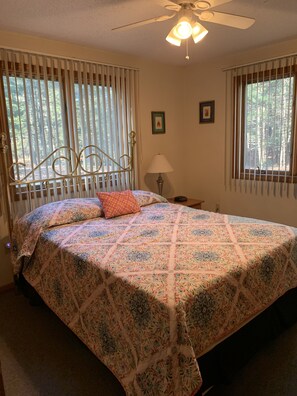 4 bedrooms, desk, iron/ironing board, free WiFi