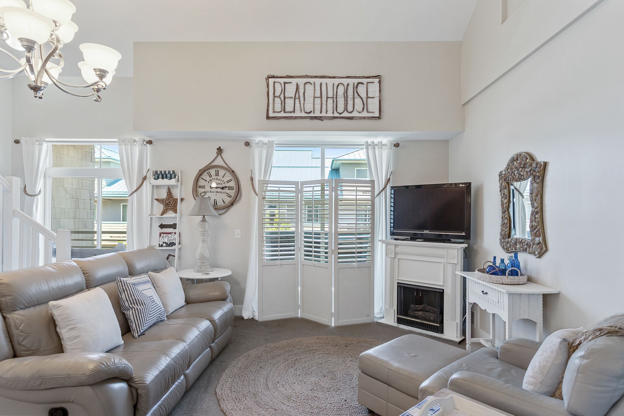 NEAR DOWNTOWN  2BR Bath W/PRIVATE BATH RMS,+LOFT sleeps 6. Private Balconies.