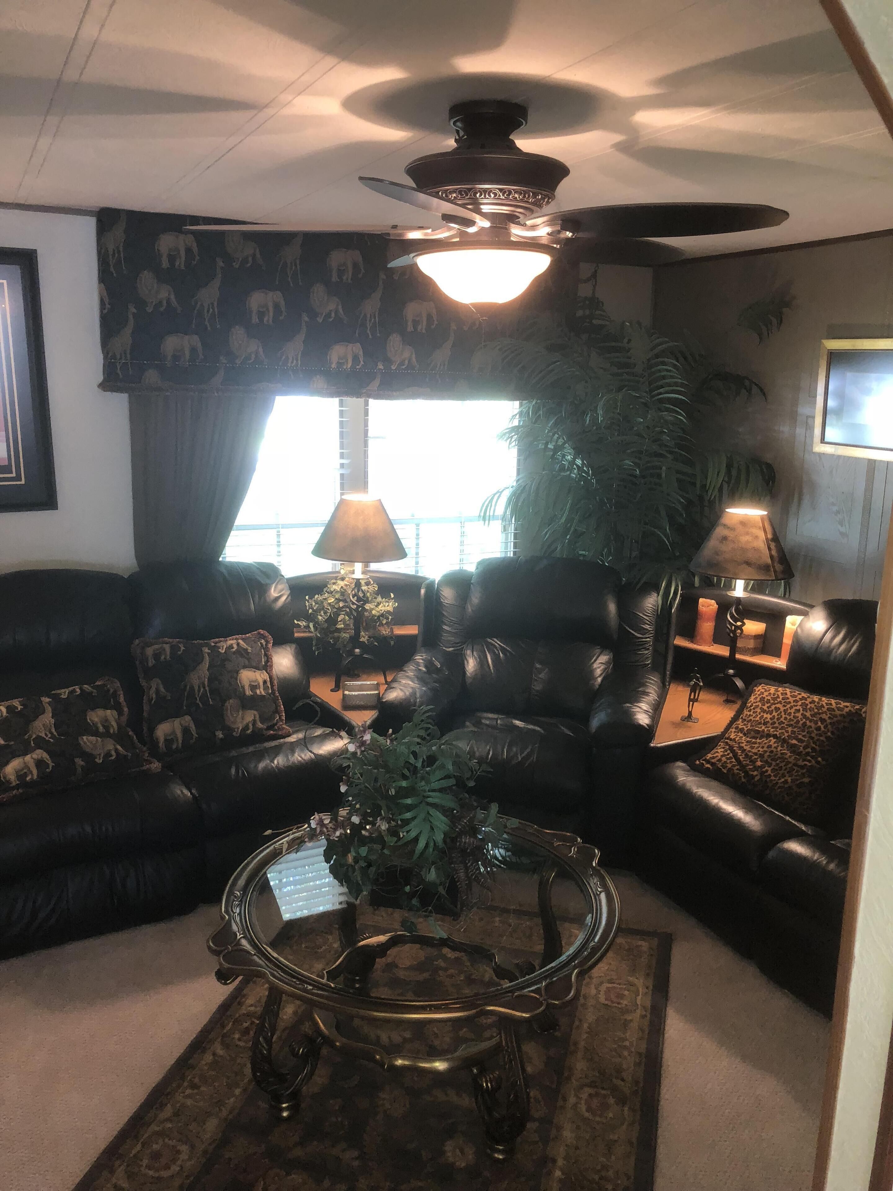 Beautiful Water Front Astor Cottage w Pool, Hot tub, Huge Deck & Wifi