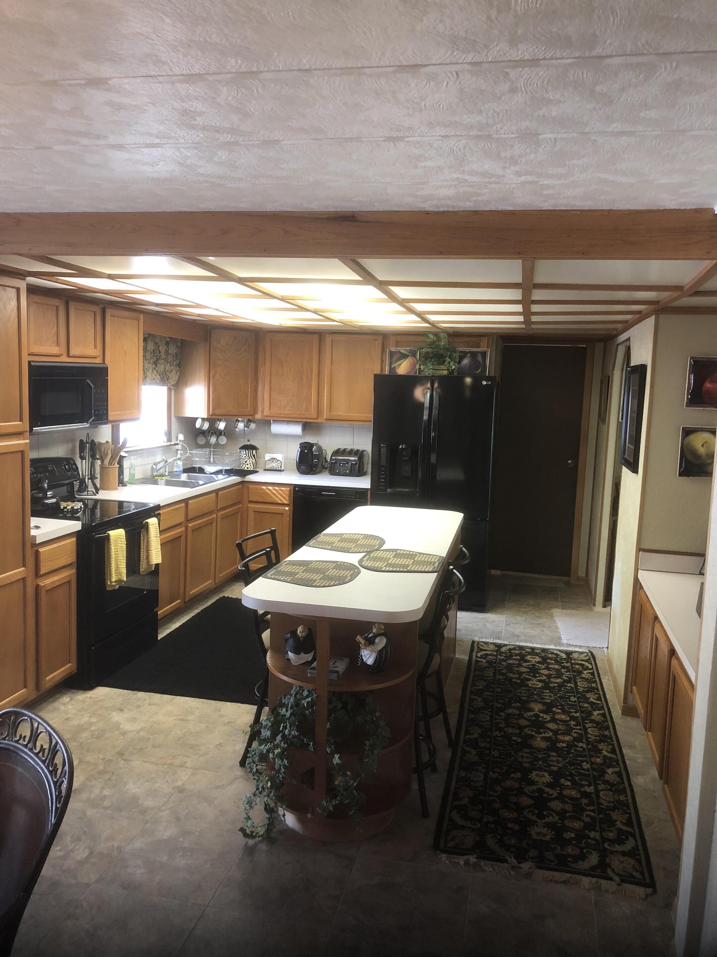 Beautiful Water Front Astor Cottage w Pool, Hot tub, Huge Deck & Wifi