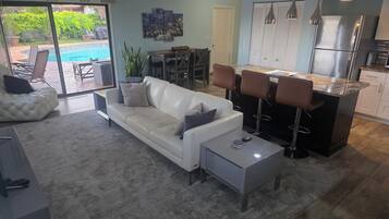 Smart TV, fireplace