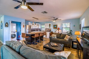 TV, fireplace - Cozy Lakeside Lagoon w/Pool - Your Comfortable Lakefront Gateway! (West Palm Beach)