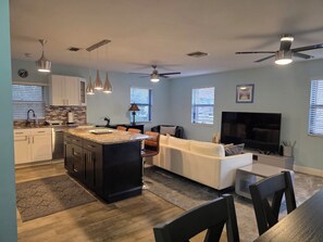 Televisie en een open haard