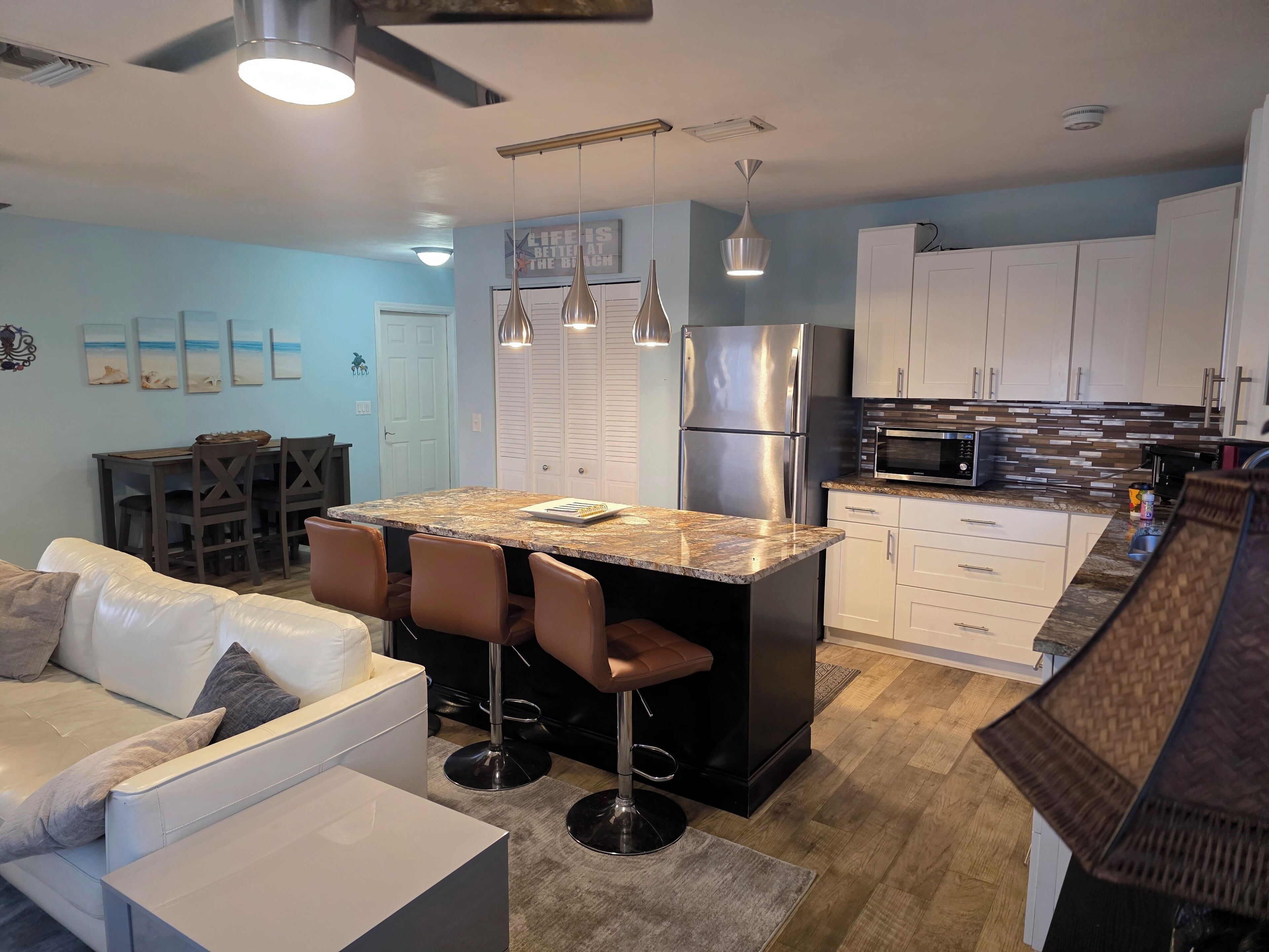 Télévision, cheminée