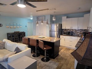 Televisie en een open haard