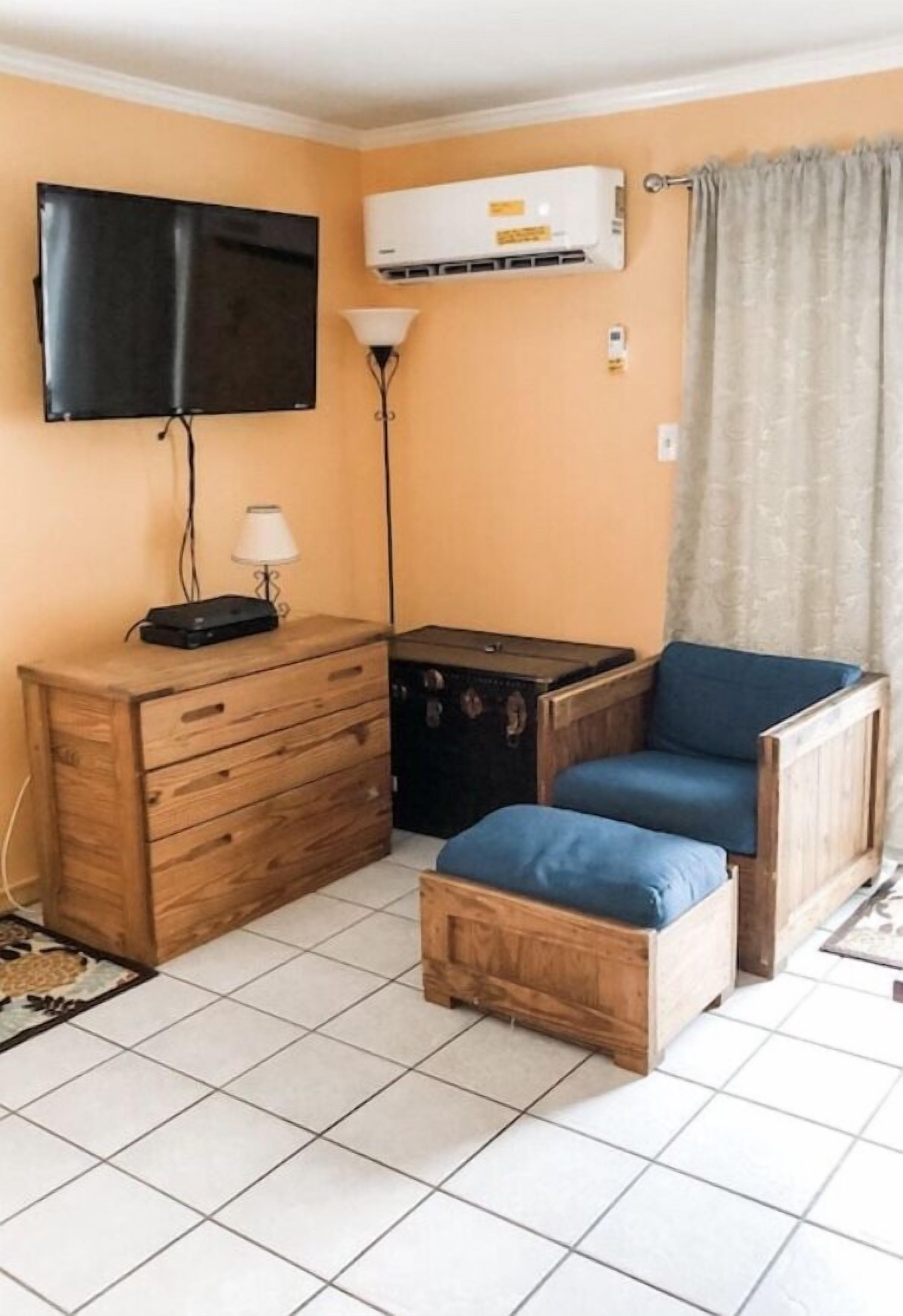 1 Bedroom Plus Den, North OC-Fenwick Island Condo, Ocean Block w Balcony & View