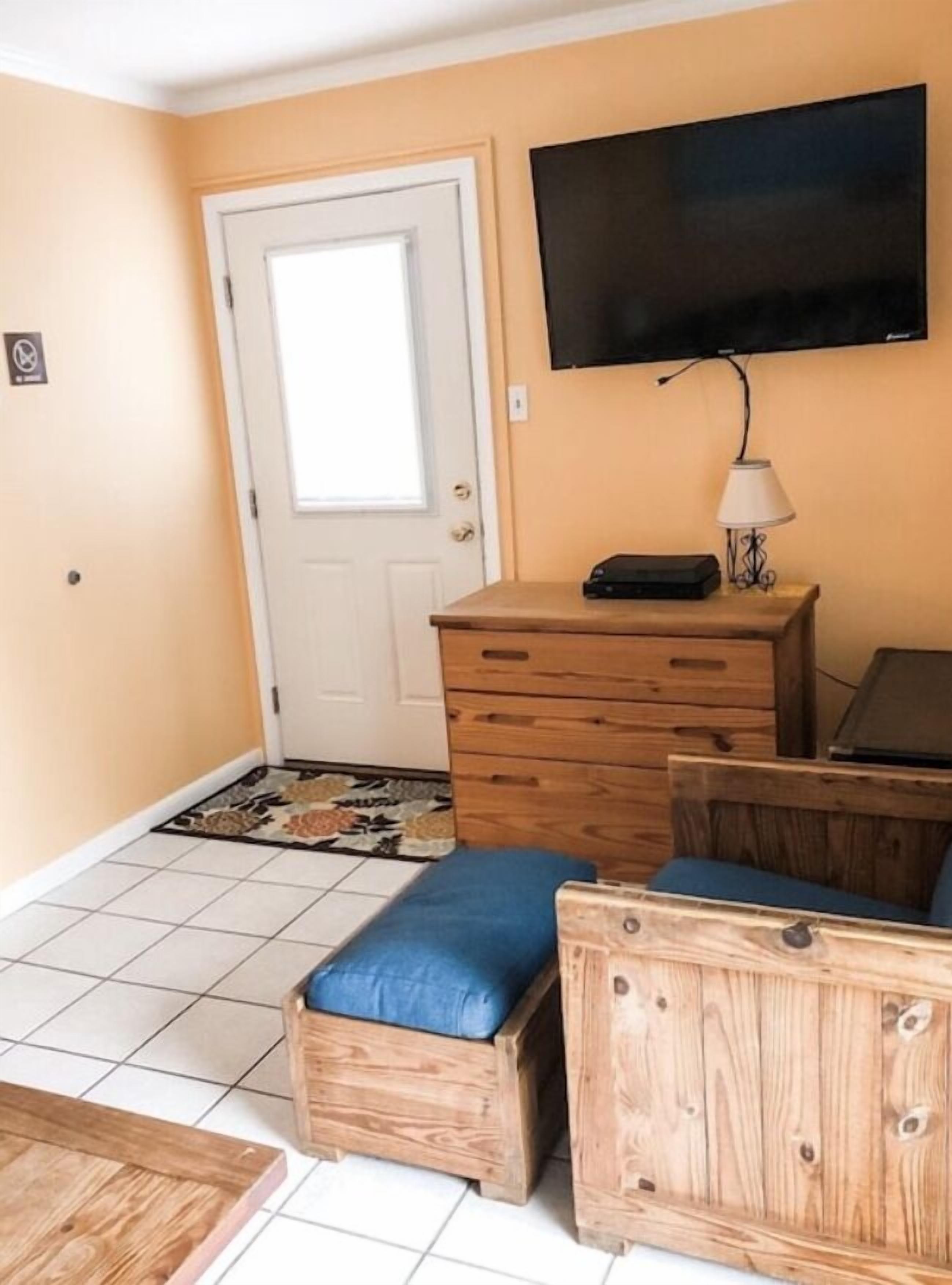 1 Bedroom Plus Den, North OC-Fenwick Island Condo, Ocean Block w Balcony & View