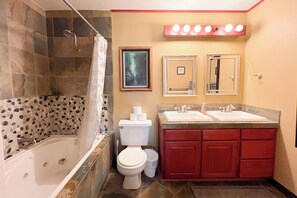 Combined shower/tub, jetted tub, hair dryer, towels