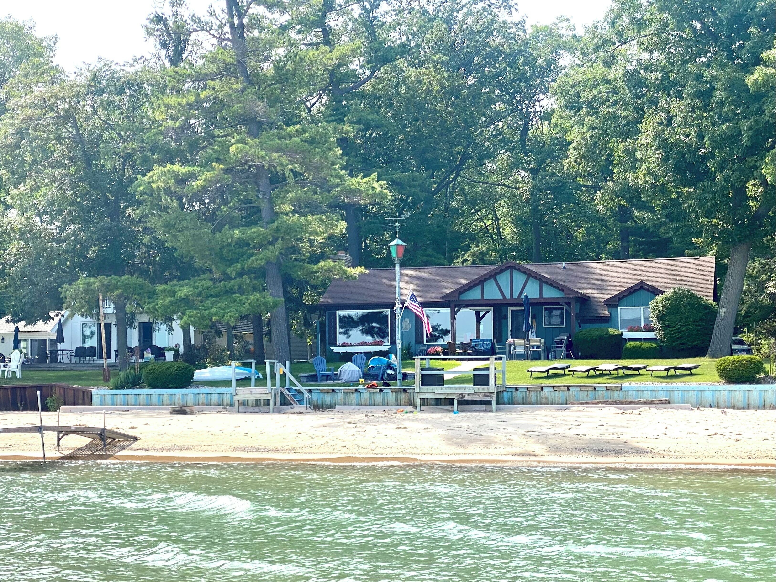 Lake Huron Lake House - Sleeps 10