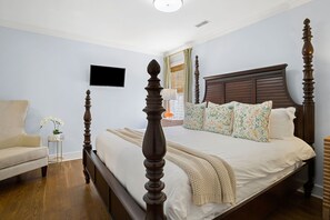 4 bedrooms, desk, iron/ironing board, free WiFi