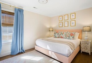 4 Schlafzimmer, Schreibtisch, Bügeleisen/Bügelbrett, kostenloses WLAN