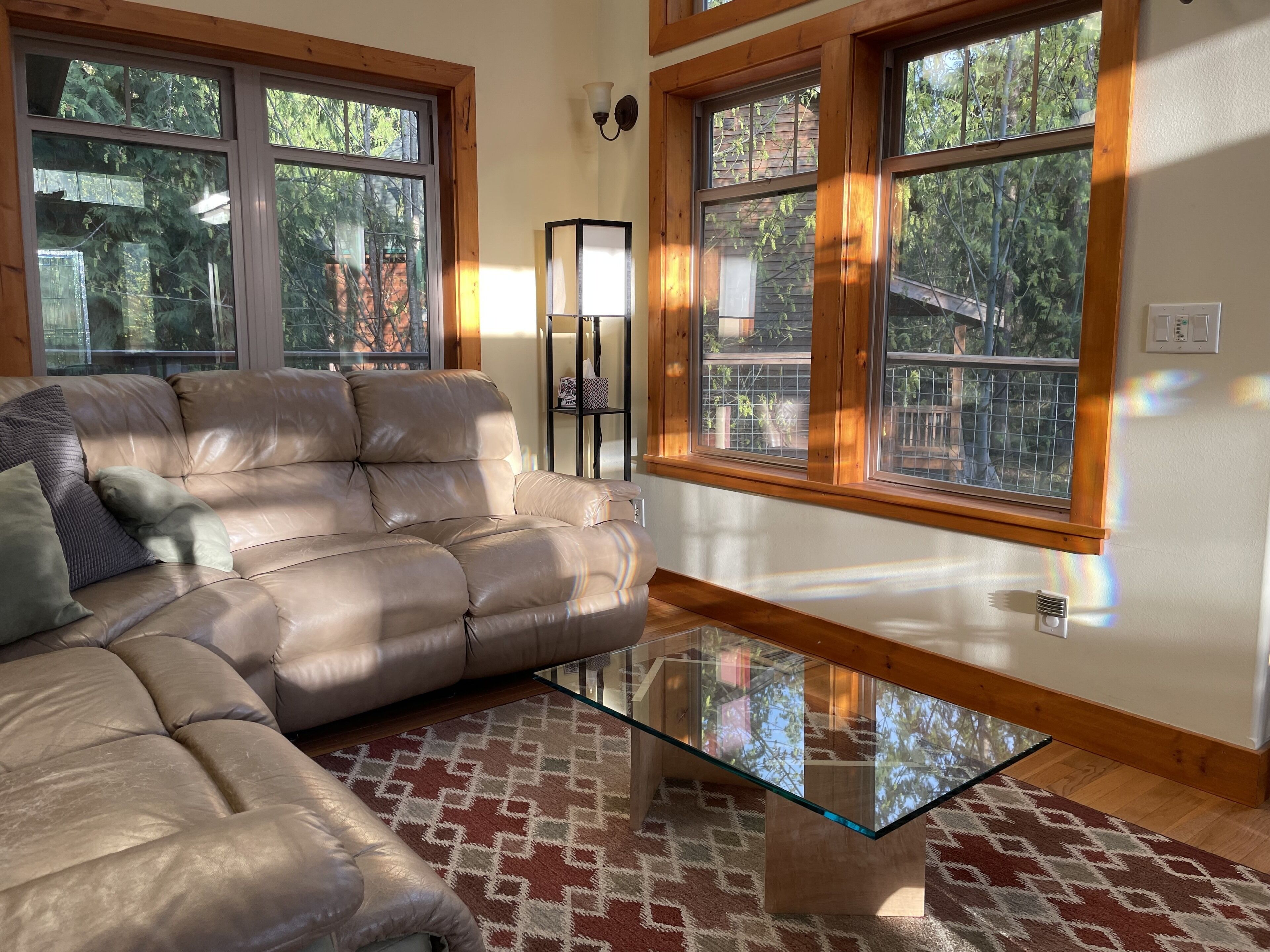 Mountain view, radiant floors, gas fireplace, huge fire pit, great for families!