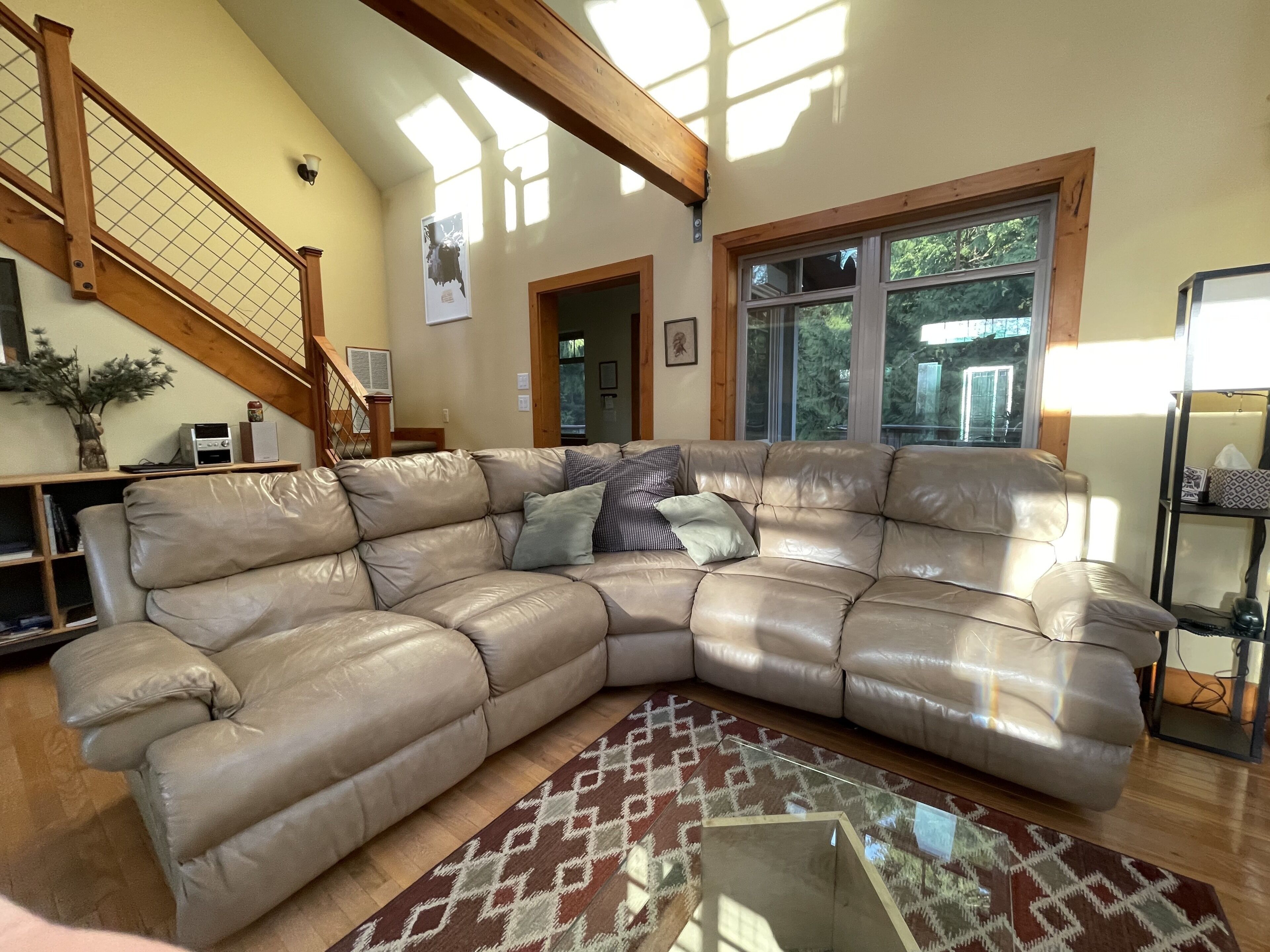 Mountain view, radiant floors, gas fireplace, huge fire pit, great for families!