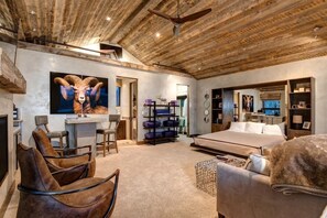 4 bedrooms, iron/ironing board, free WiFi - Abode at Three Bears, stunning wilderness estate (Jackson)